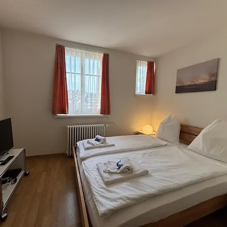 At Famous Storchengasse - Stork 45 * Zurigo